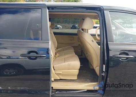 2016 Kia Sedona Lx z USA, uszkodzony, nr VIN KNDMB5C17G6133200